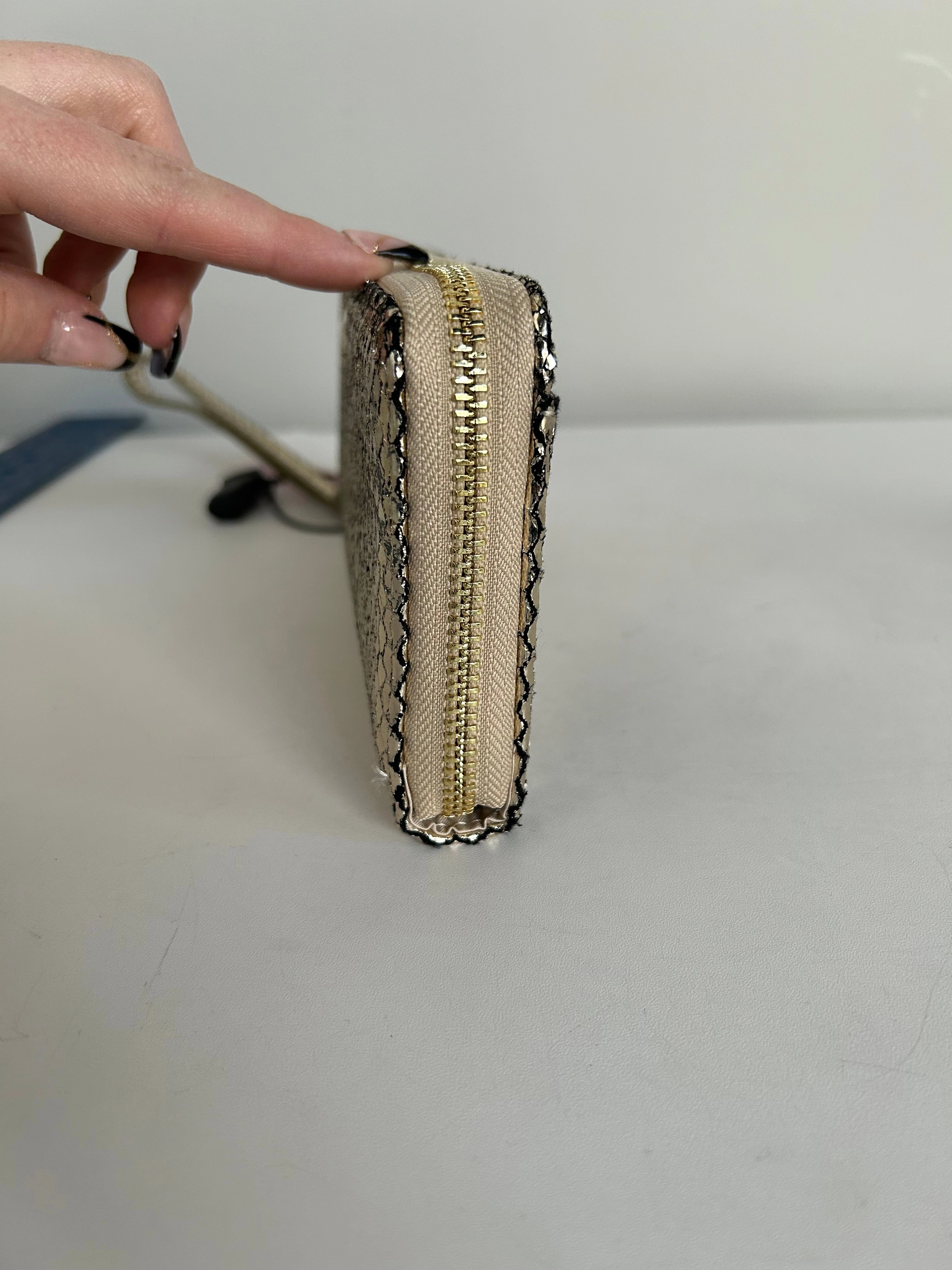 Wallet By Inc, Size: Large