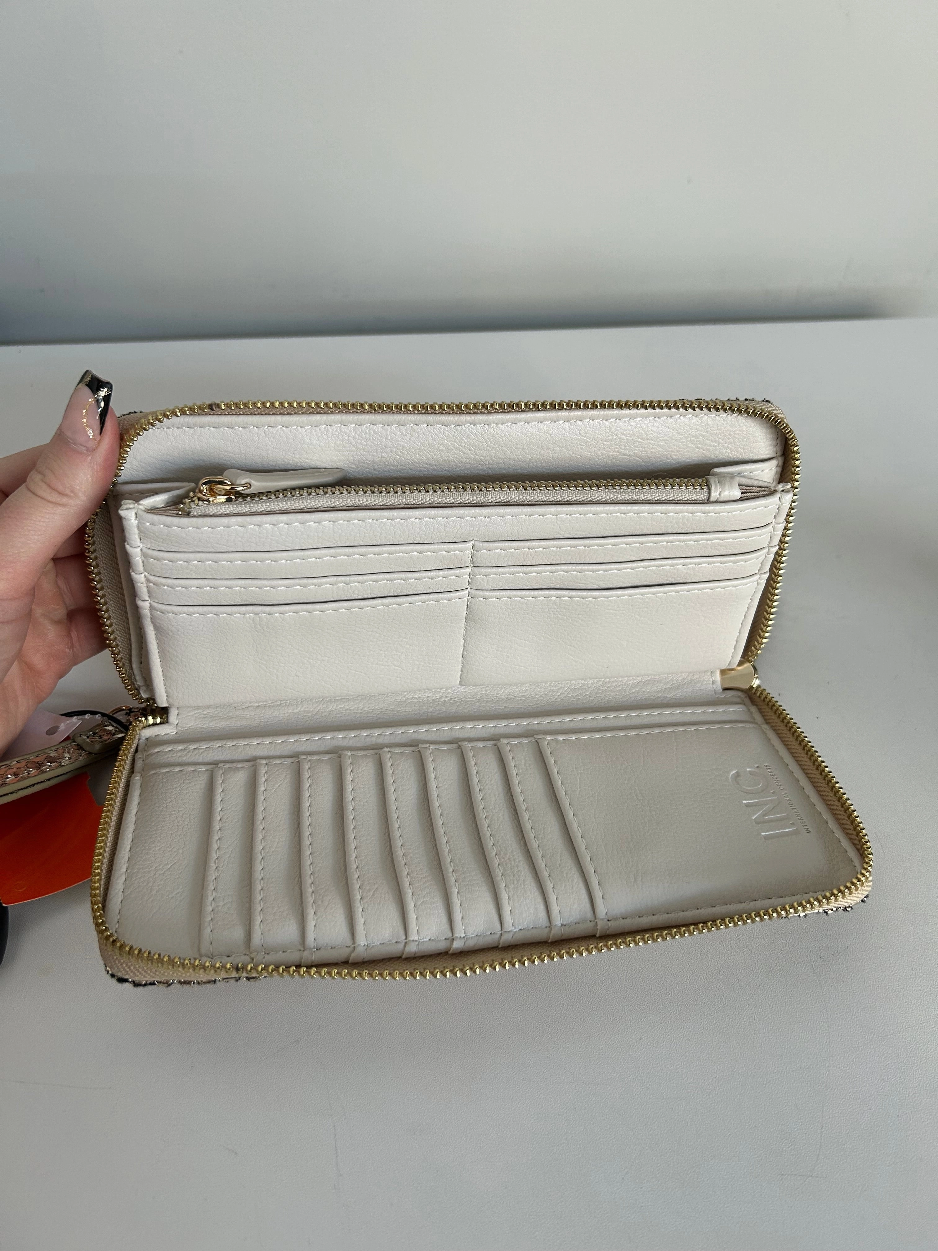 Wallet By Inc, Size: Large