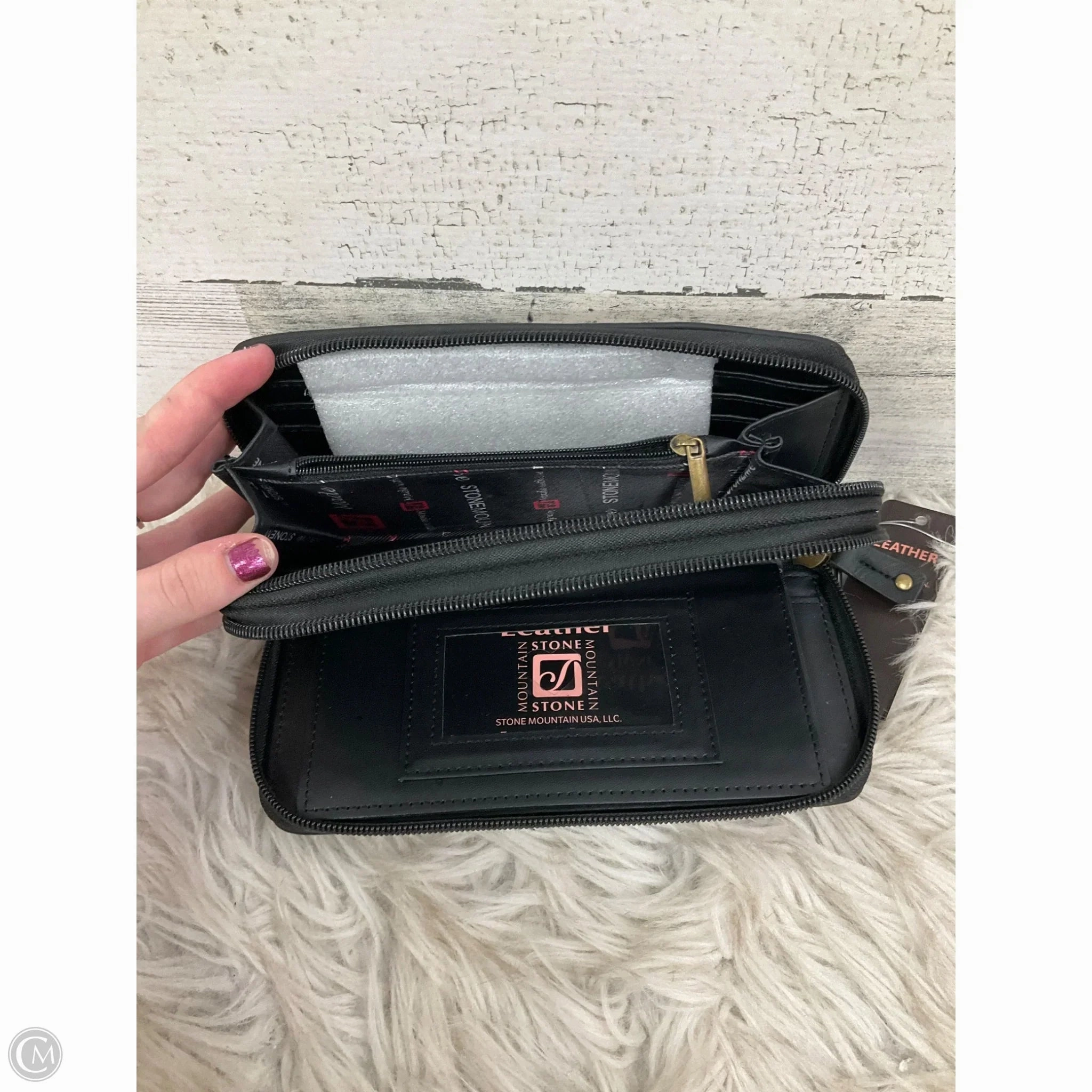 Wallet By Stone Mountain, Size: Large