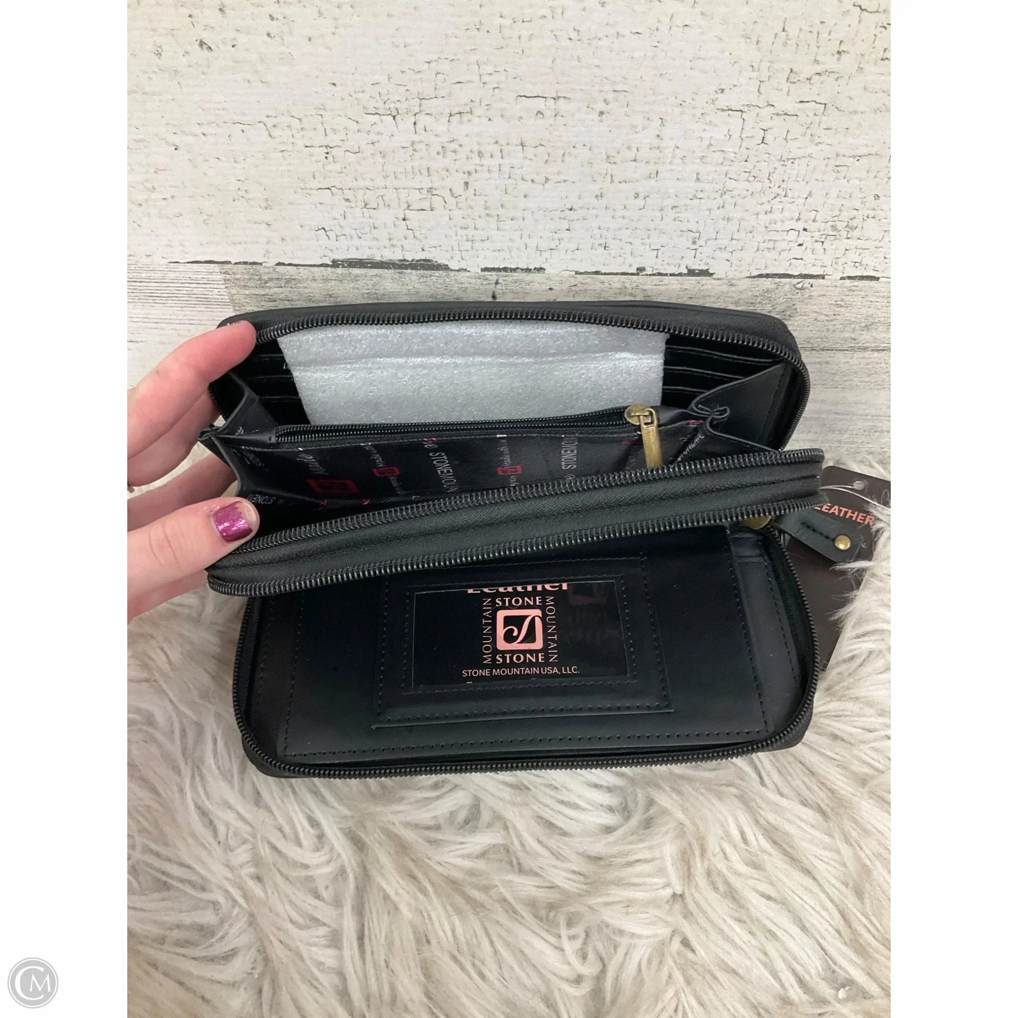 Wallet By Stone Mountain, Size: Large