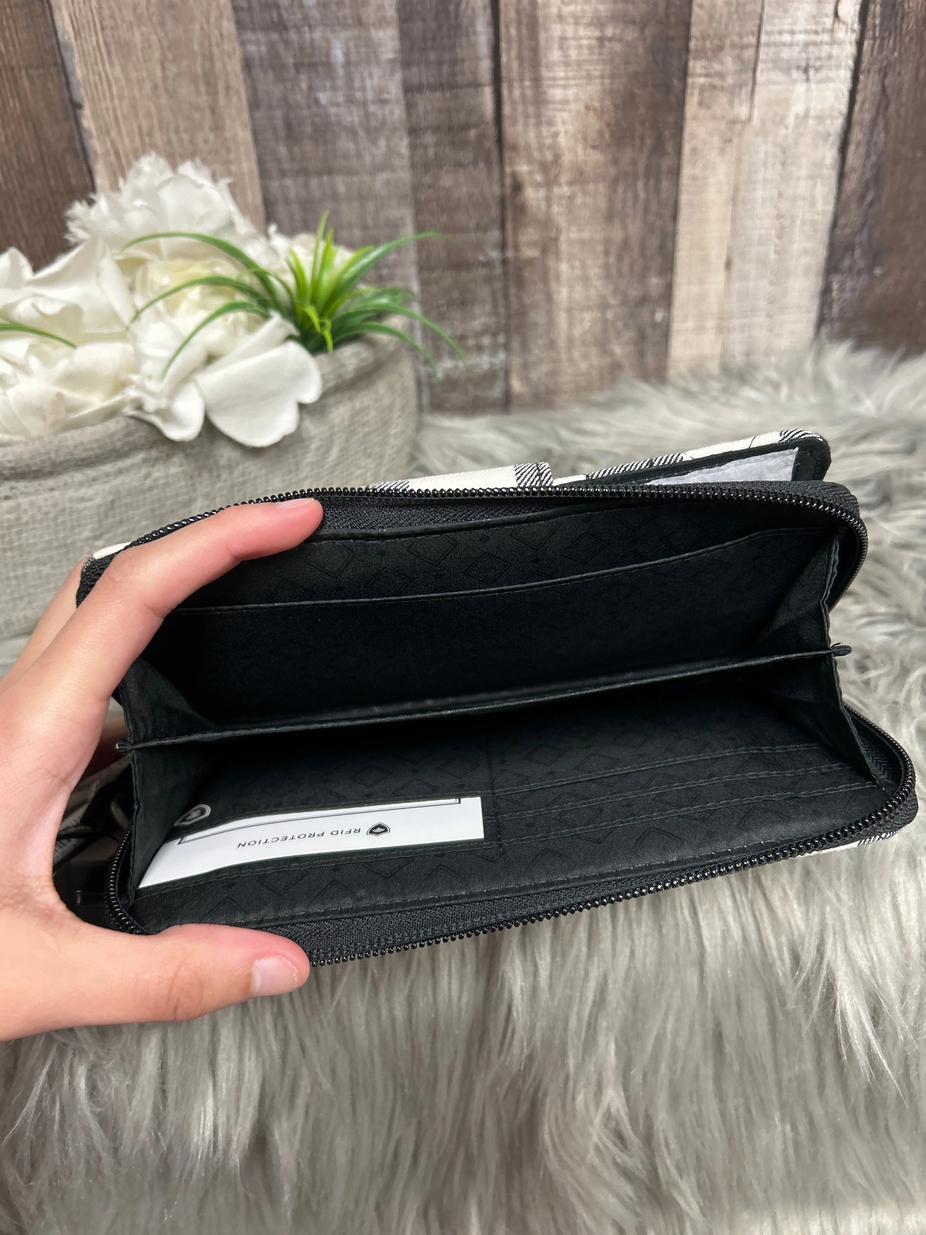 Wallet By Vera Bradley, Size: Medium