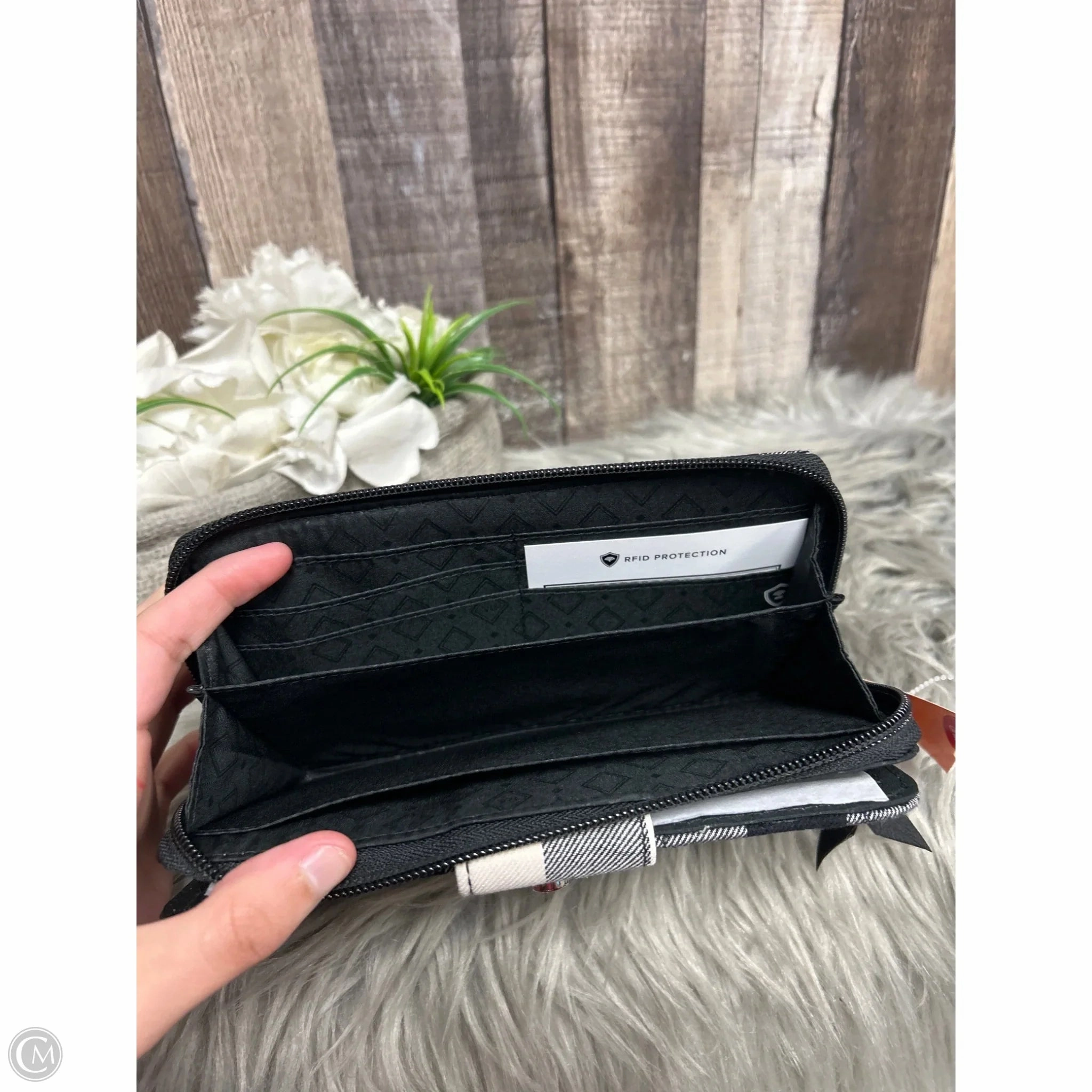 Wallet By Vera Bradley, Size: Medium