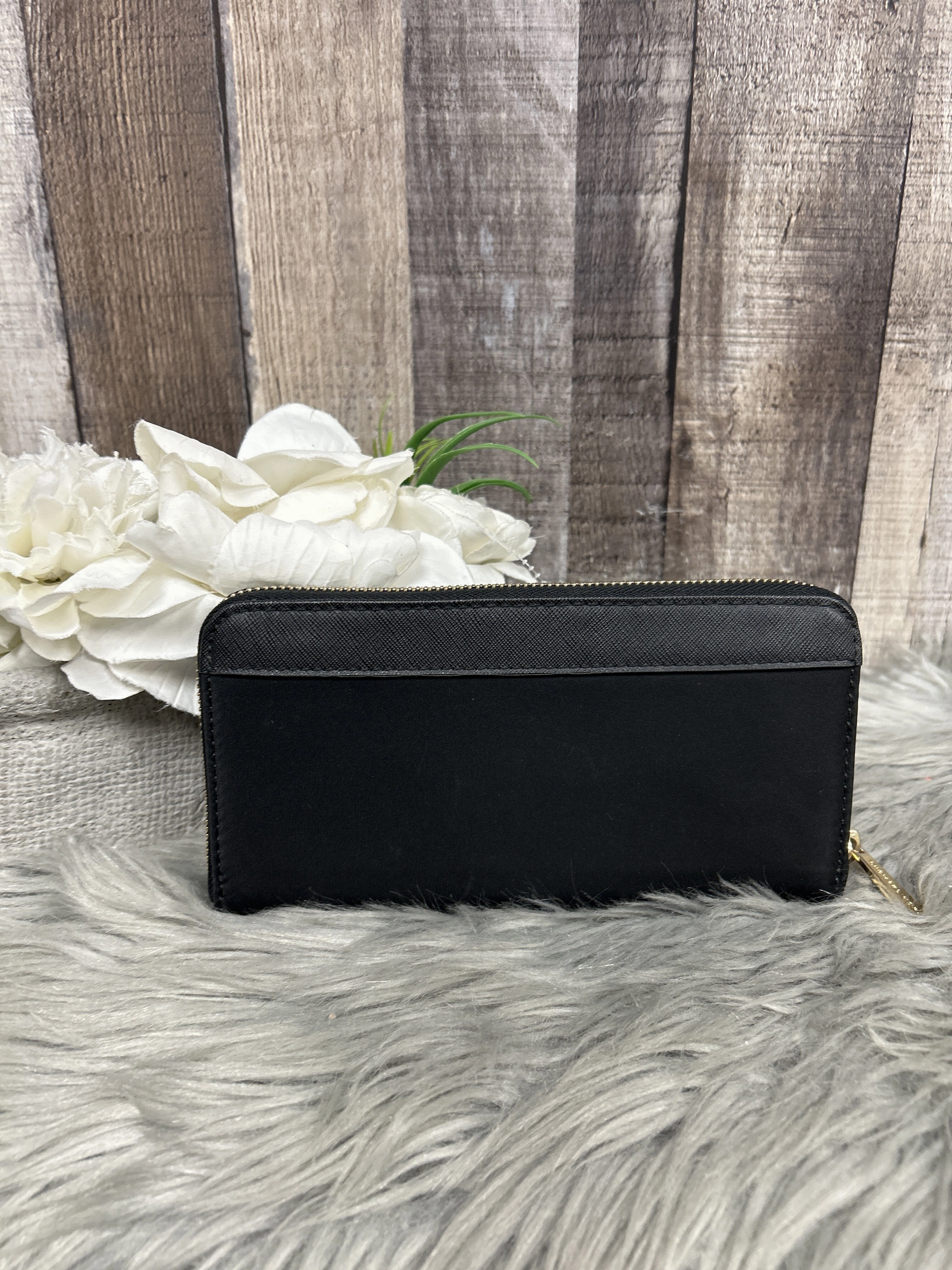Wallet Designer By Michael Kors  Size: Large
