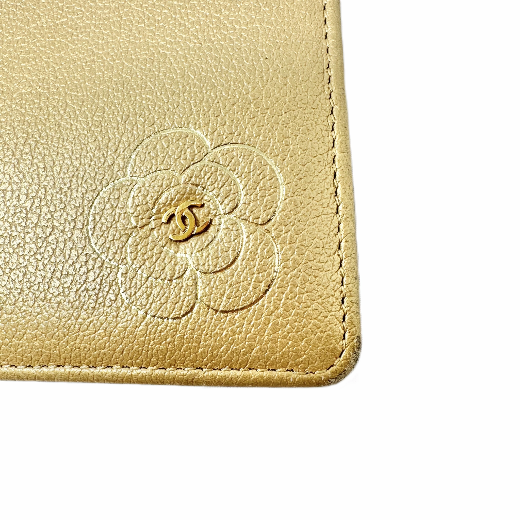 Wallet Luxury Designer By Chanel  Size: Medium