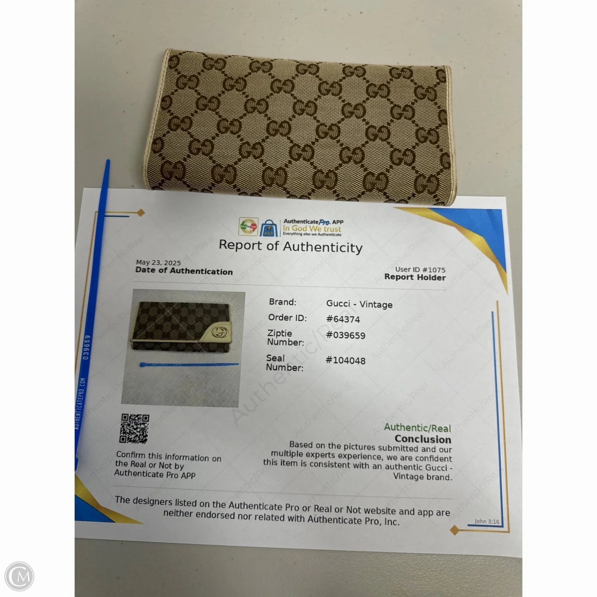Wallet Luxury Designer By Gucci, Size: Medium