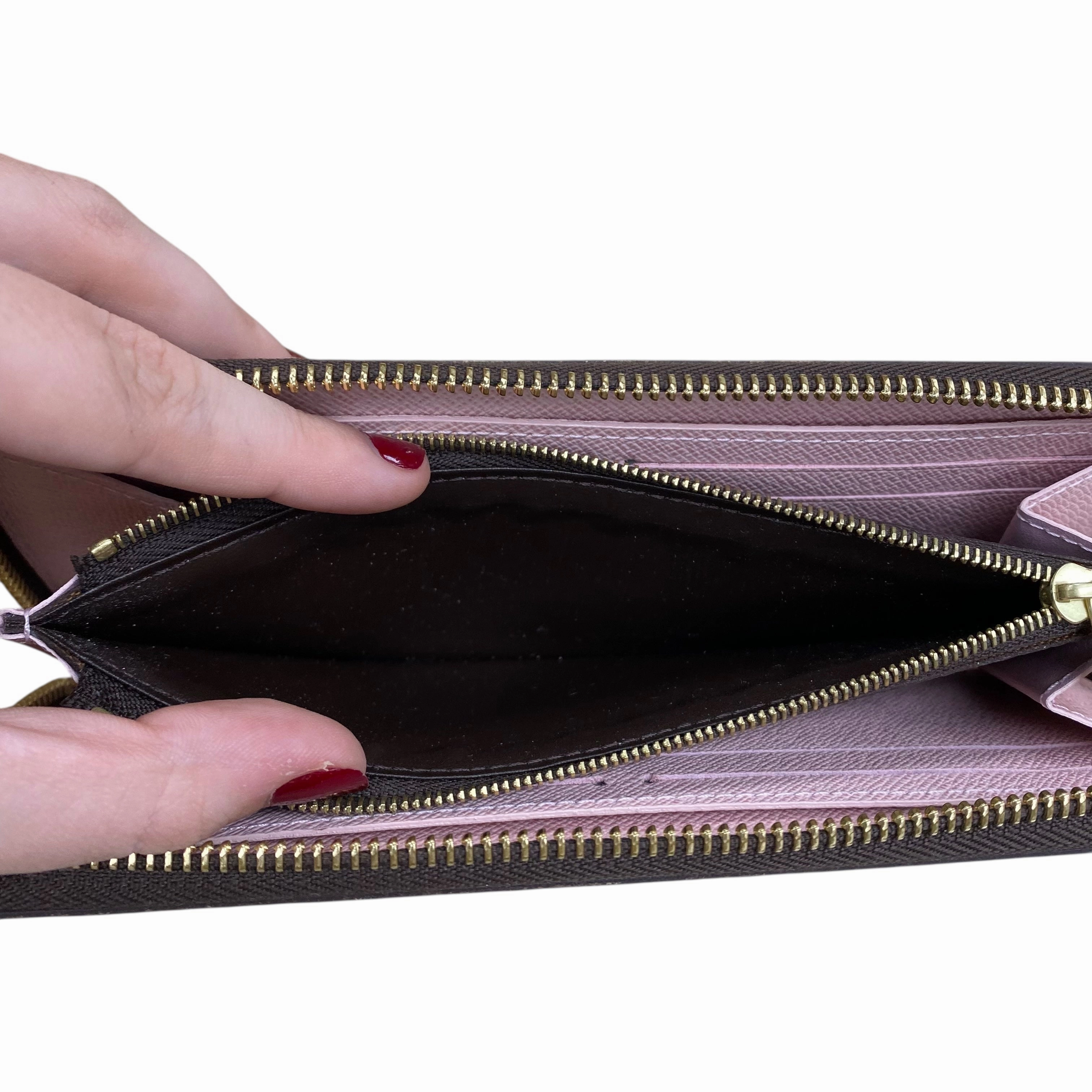 Wallet Luxury Designer By Louis Vuitton, Size: Medium