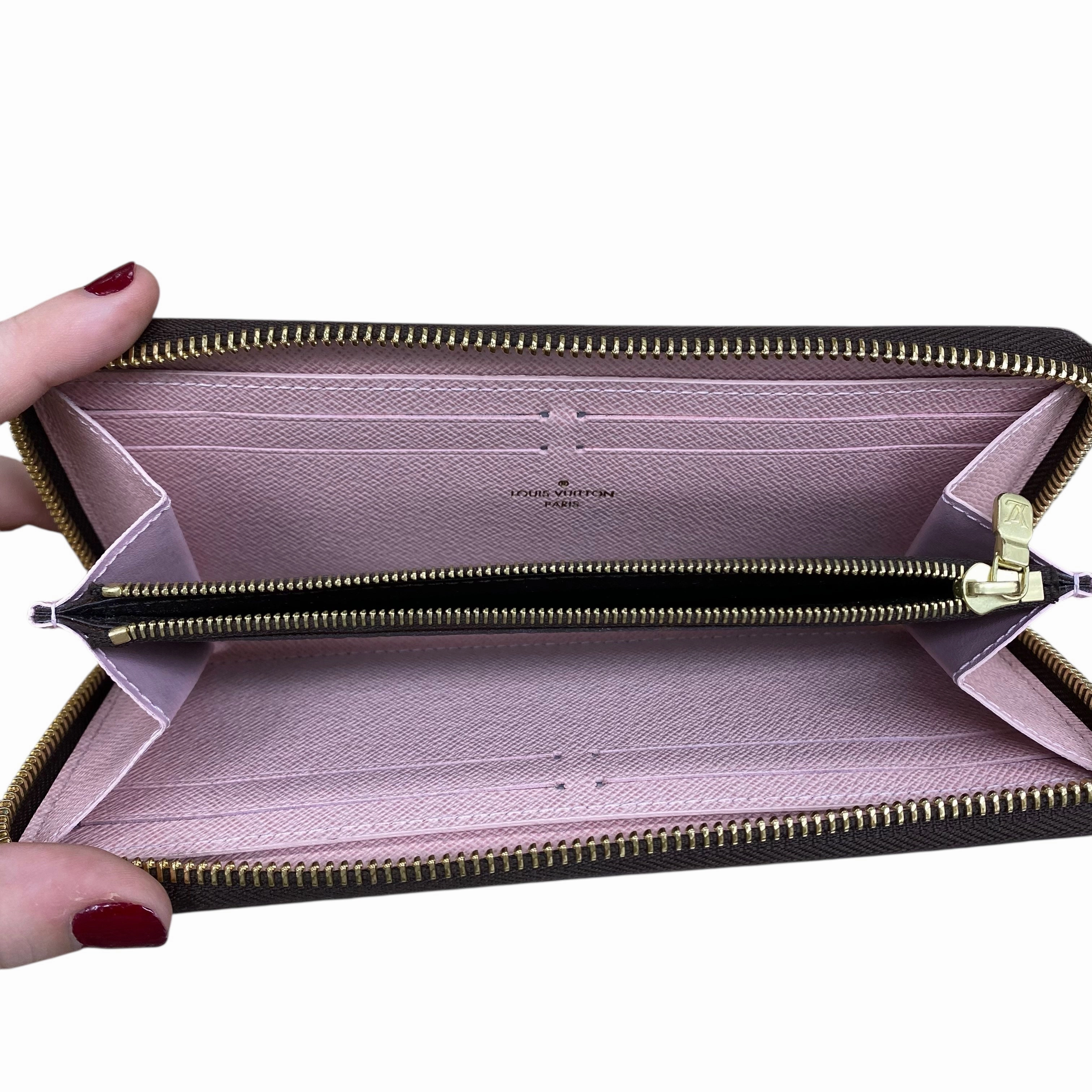 Wallet Luxury Designer By Louis Vuitton, Size: Medium