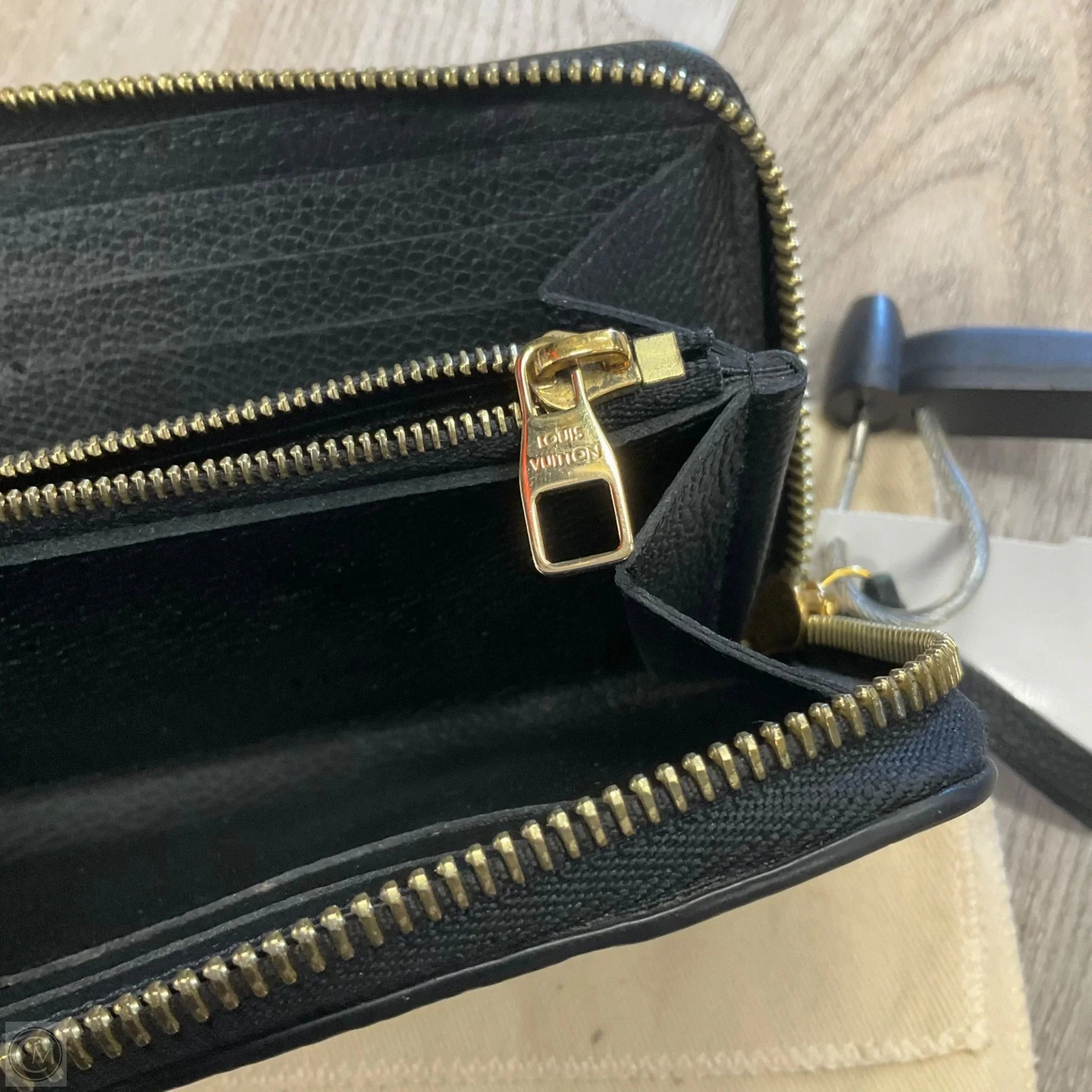 Wallet Luxury Designer By Louis Vuitton, Size: Medium