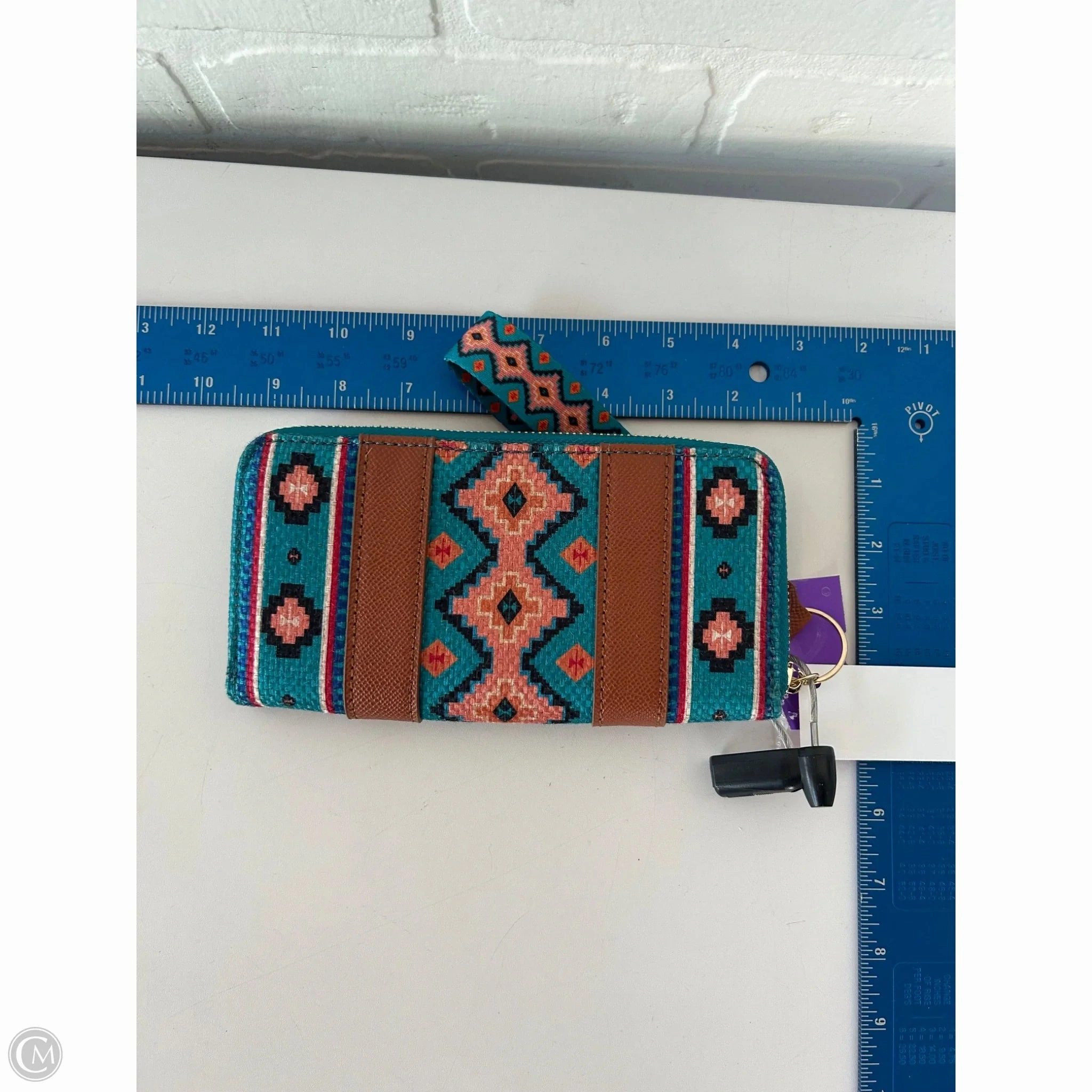 Wristlet By Clothes Mentor, Size: Medium