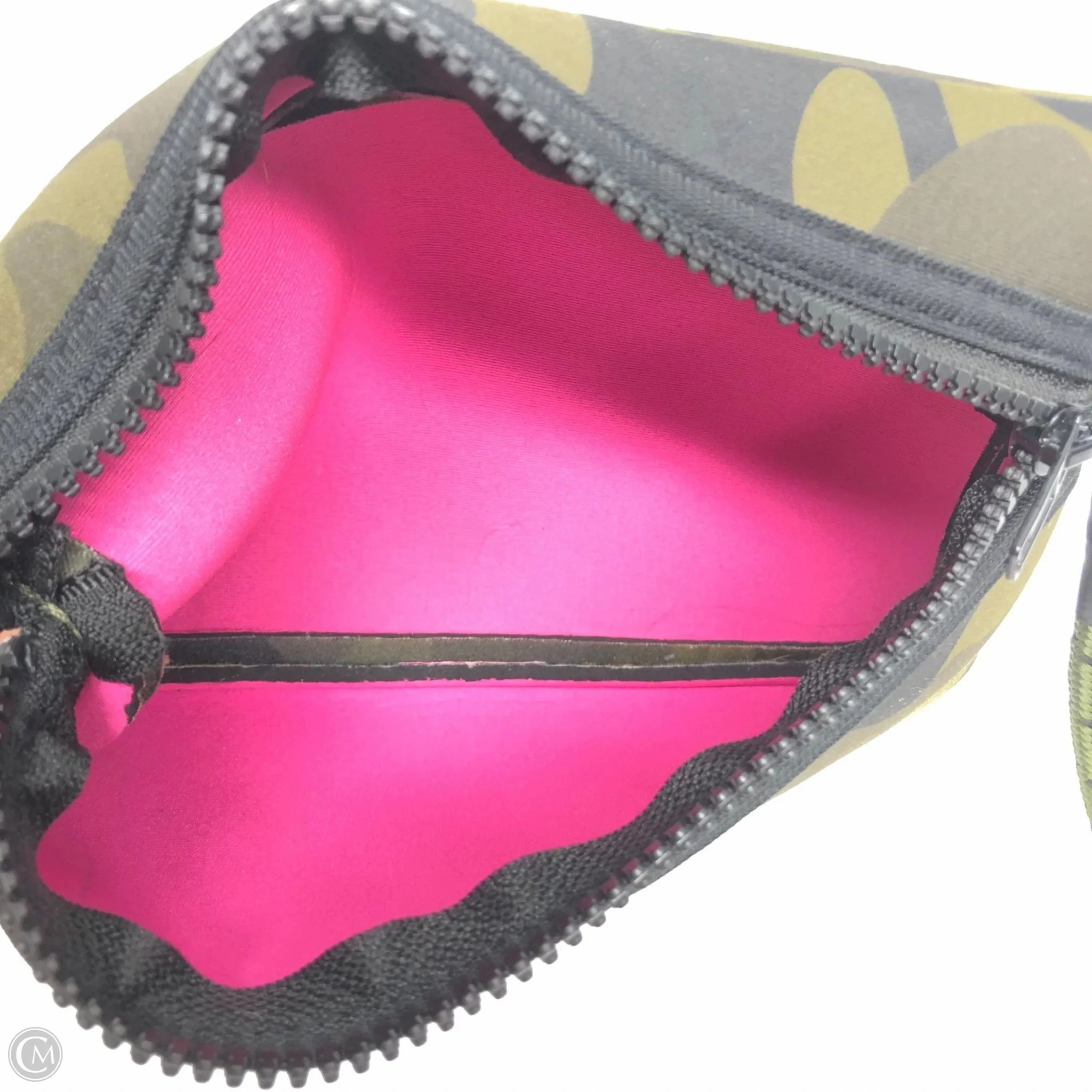 Wristlet By Haute Shore, Size: Medium