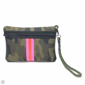 Wristlet By Haute Shore, Size: Medium