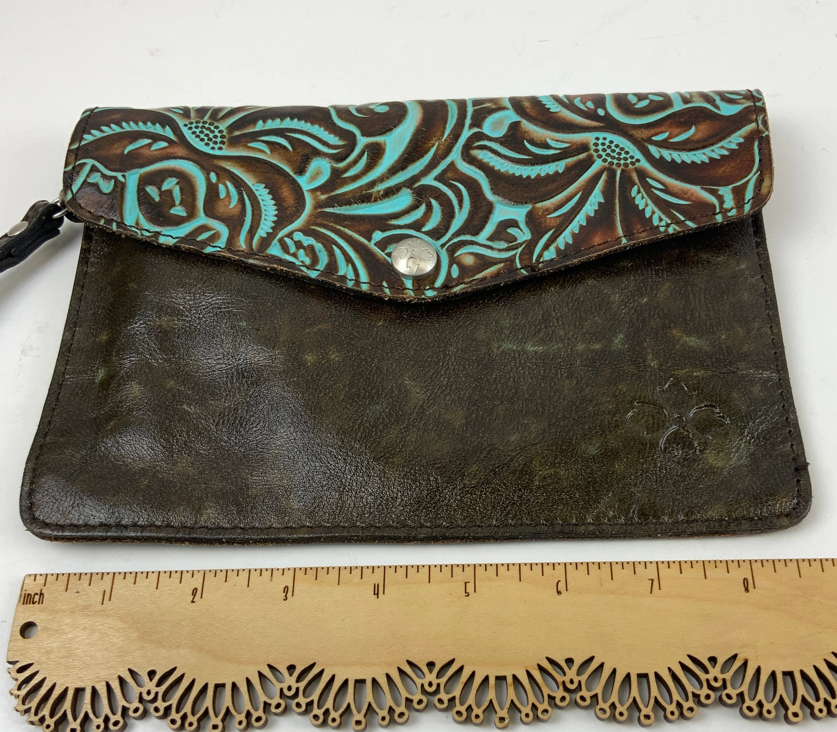 Wristlet Designer By Patricia Nash  Size: Large