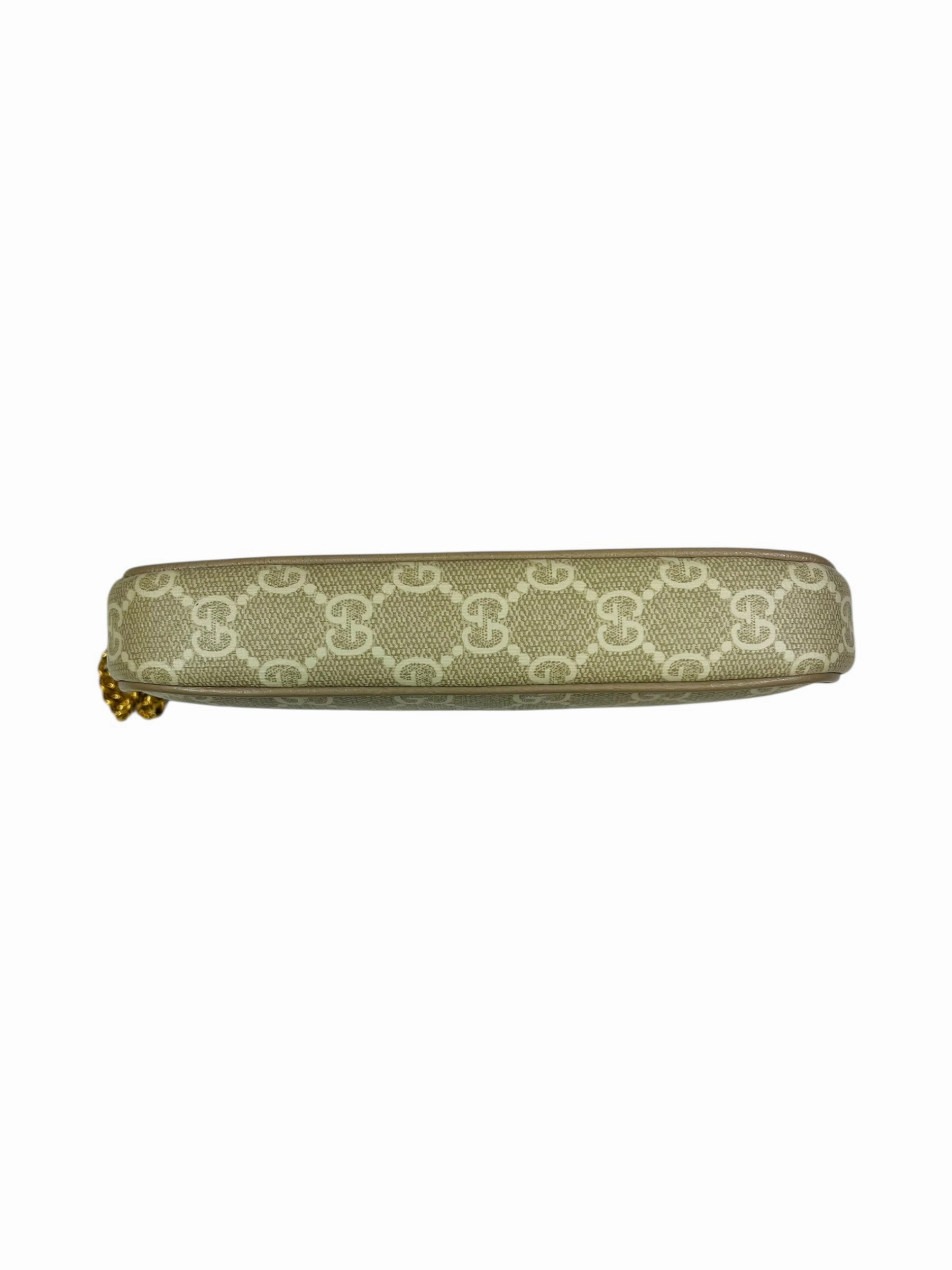 Wristlet Luxury Designer By Gucci, Size: Medium