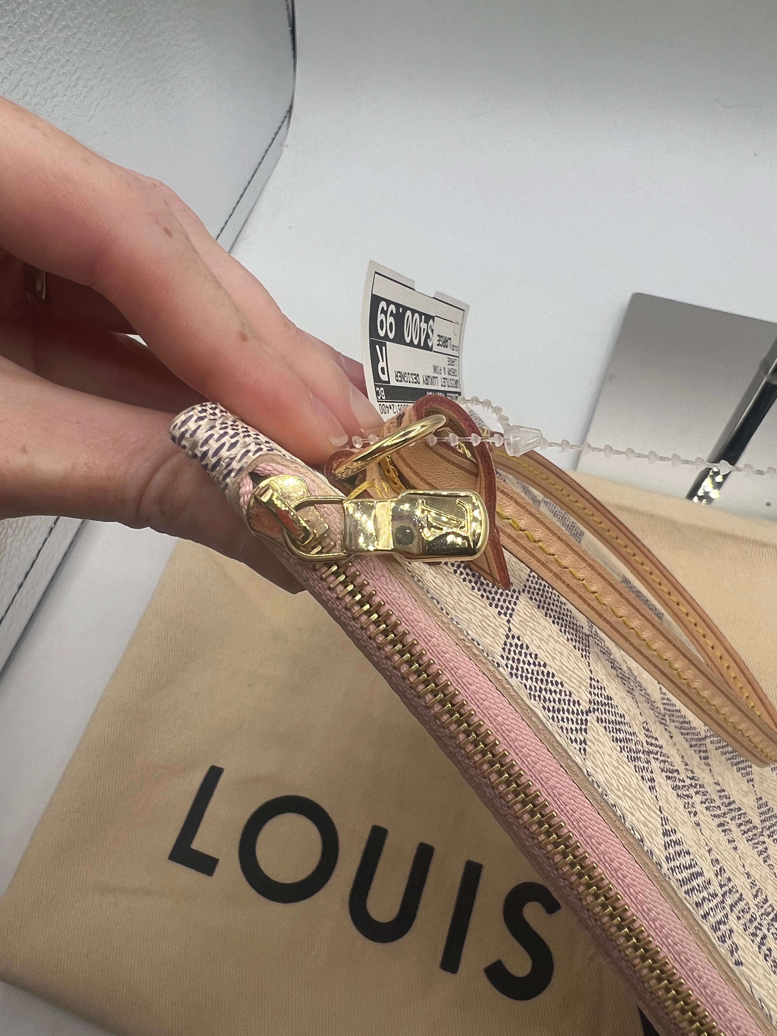 WRISTLET LUXURY DESIGNER by LOUIS VUITTON In CREAM & PINK, Size: LARGE