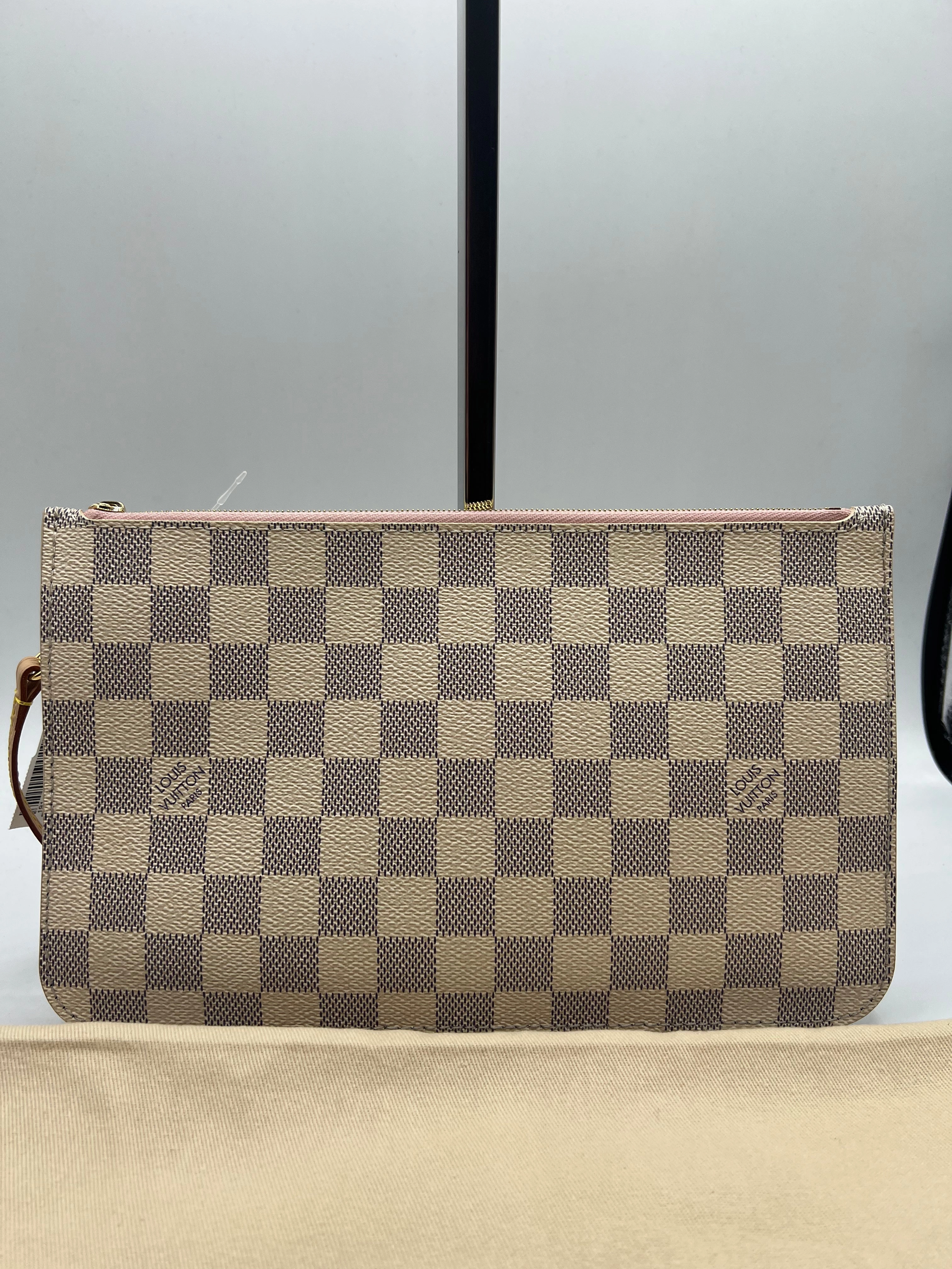 WRISTLET LUXURY DESIGNER by LOUIS VUITTON In CREAM & PINK, Size: LARGE
