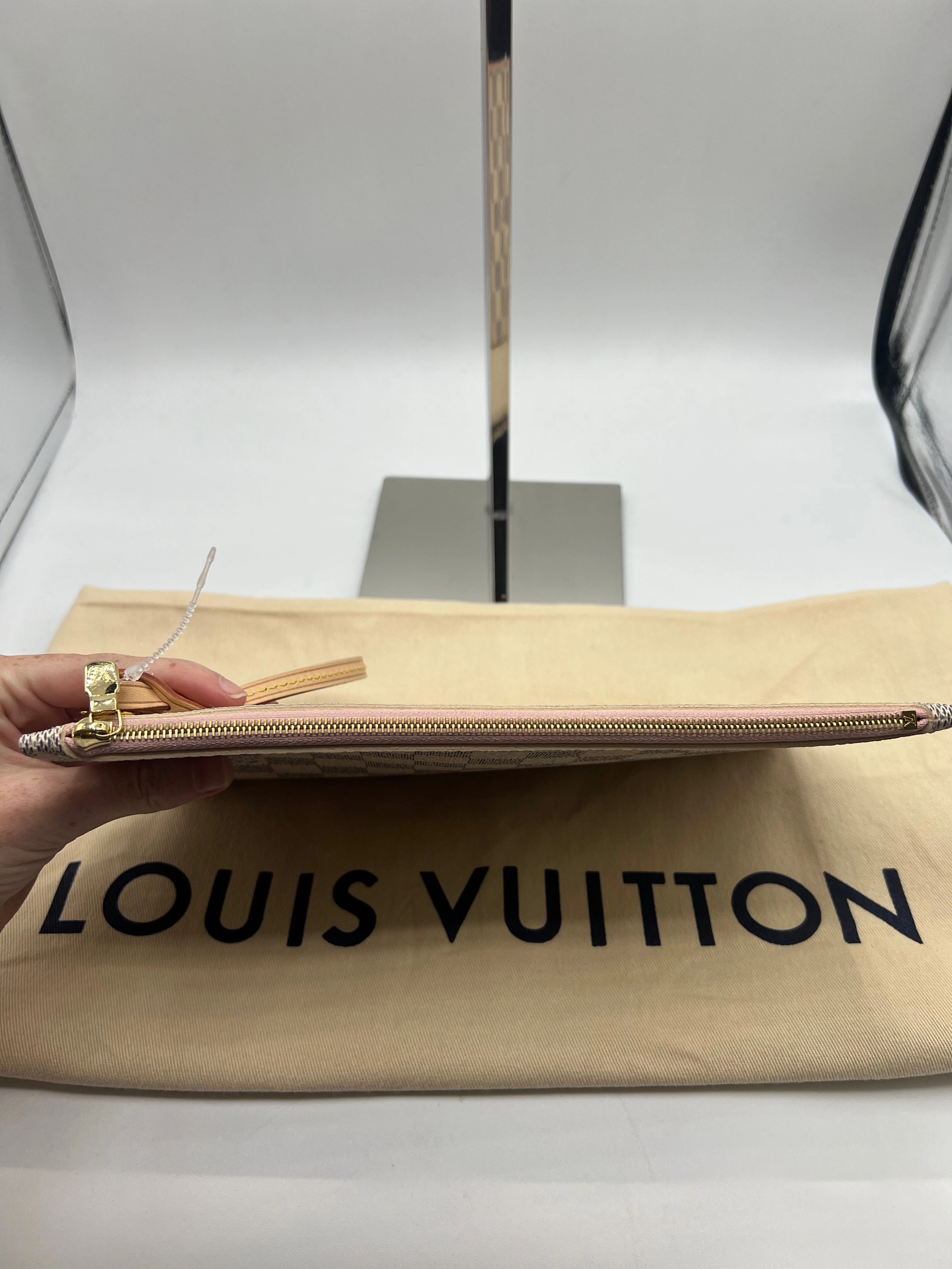 WRISTLET LUXURY DESIGNER by LOUIS VUITTON In CREAM & PINK, Size: LARGE