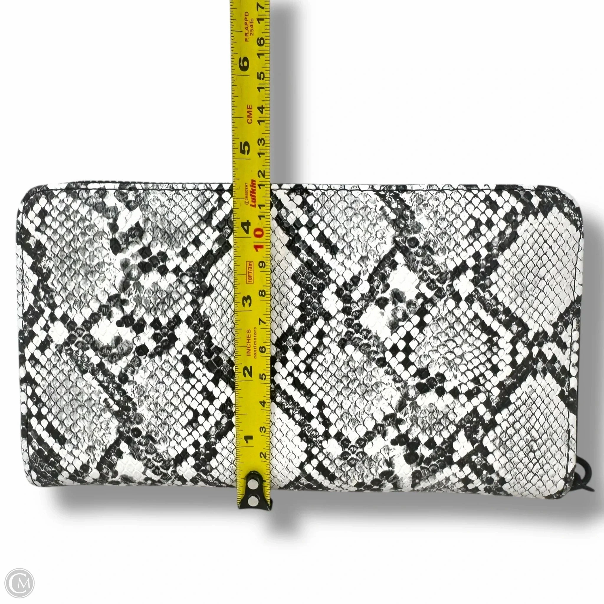 XO Zip Around Long Wallet Wristlet By Betsey Johnson, Size: Medium