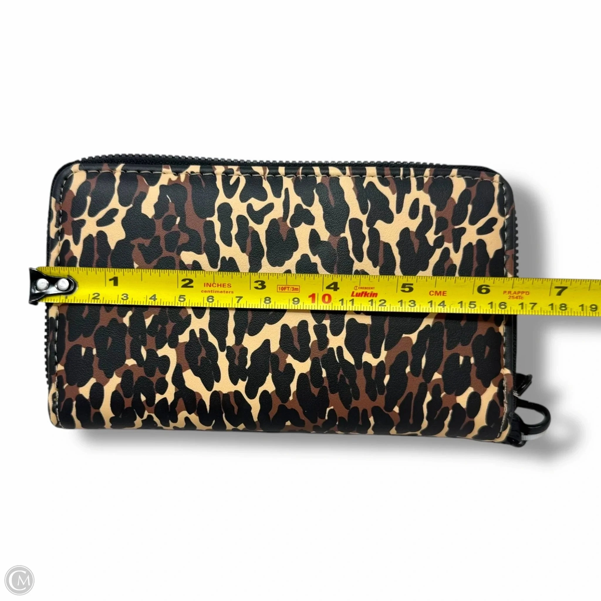 XO Zip Around Long Wallet Wristlet By Betsey Johnson, Size: Small