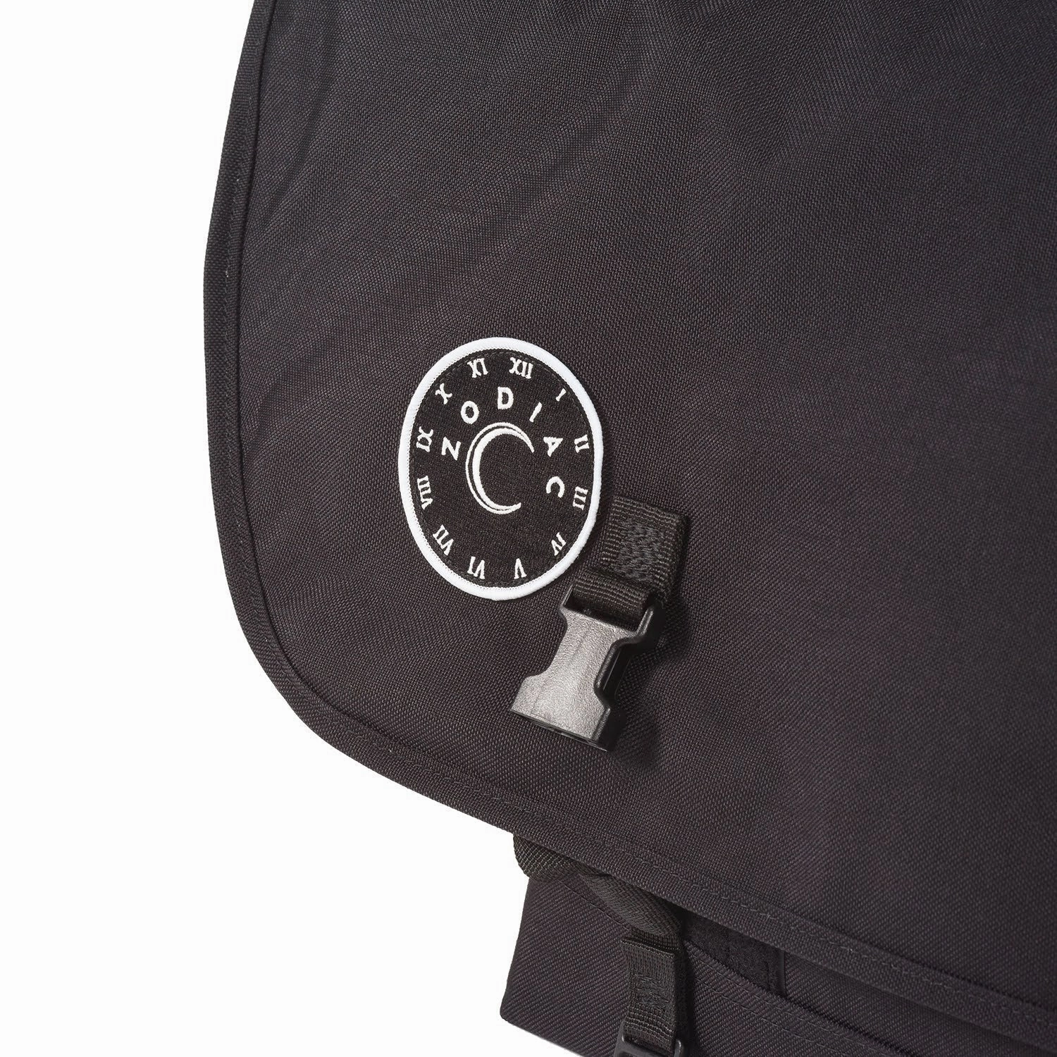 ZODIAC BAGGAGE Sling Messenger Bag / Large 2025